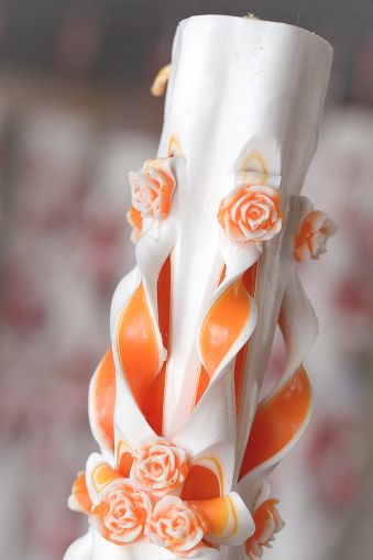 Lumanari sculptate , miez colorat, cu trandafirasi  -  portocaliu