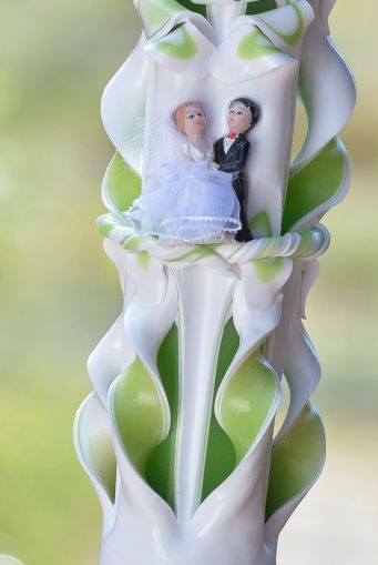Lumanari nunta sculptate , model 5 coloane, cu miez colorat,  cu figurina miri -  verde fistic