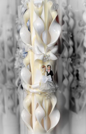 Lumanari nunta sculptate, cu figurina miri, cu perlute - crem