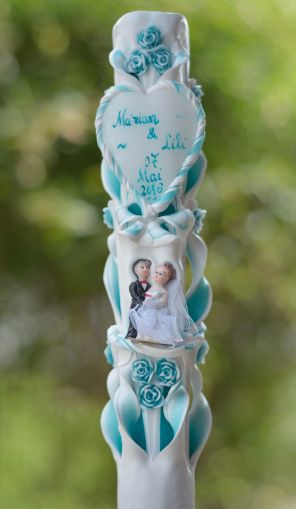 Lumanari nunta sculptate , model 5 coloane, cu miez colorat,  cu figurina miri, cu trandafirasi, cu inima din ceara personalizata - turcoaz