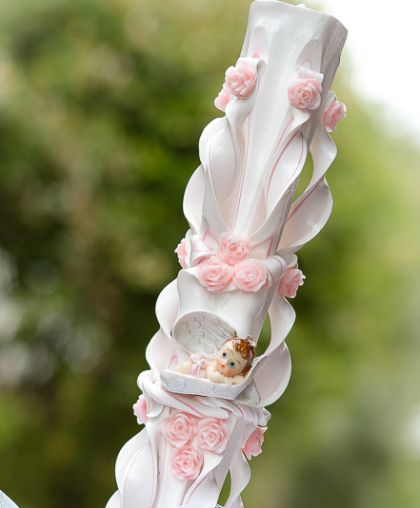 Lumanari botez sculptate, irizatie de culoare, cu figurina bebelus,   trandafirasi din ceara - roz pal