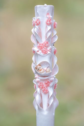 Lumanari botez sculptate, irizatie de culoare, cu figurina bebelus,   trandafirasi din ceara - roz 