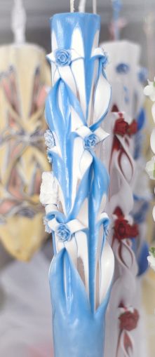 Lumanari botez sculptate, model 6 coloane , exterior colorat,  cu figurina din ceara,  trandafirasi din ceara - bleo
