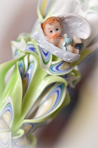 Lumanari botez sculptate, miez colorat, cu figurina bebelus,  combinatie din 6 culori 