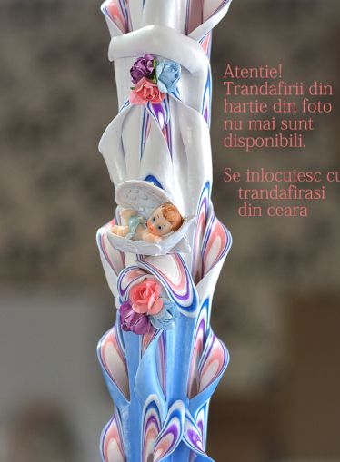 Lumanari botez sculptate, miez colorat, cu figurina bebelus, cu trandafirasi din ceara,  combinatie de trei culori