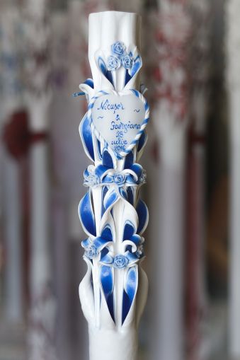 Lumanari sculptate 6 coloane, miez colorat albastru, cu trandafirasi din ceara si inima din ceara personalizata