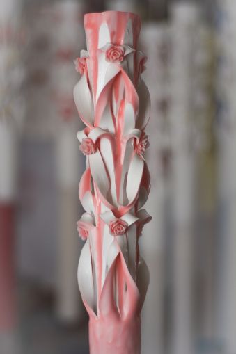 Lumanari sculptate 6 coloane, model floral cu trandafirasi din ceara, exterior roz