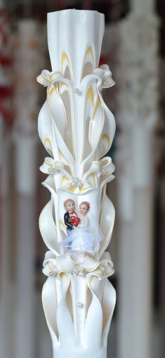 Lumanari nunta sculptate 6 coloane, cu perlute, cu figurina, irizatie bej 