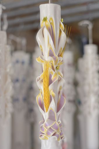 Lumanari sculptate 5 coloane, miez lila cu irizatie galbena, cu spice si mini floarea soarelui