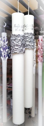 Lumanari  cilindru albe cu diametrul de  4.6 cm - cu brau dublu floral -  nunta de argint