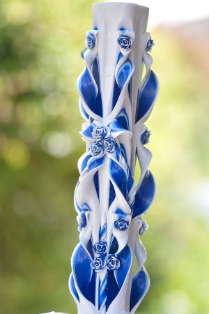 Lumanari sculptate , miez colorat, cu trandafirasi  -  albastru