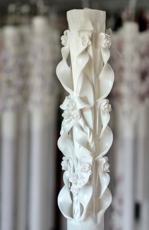 Lumanari sculptate, cu trandafirasi din ceara - alb