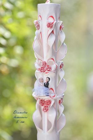 Lumanari nunta sculptate , model 5 coloane,  irizatie de culoare, cu figurina, cu trandafirasi din ceara degradee - rosu