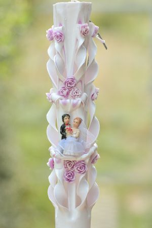 Lumanari nunta sculptate , model 5 coloane,  irizatie de culoare, cu figurina, cu trandafirasi din ceara  -  lila