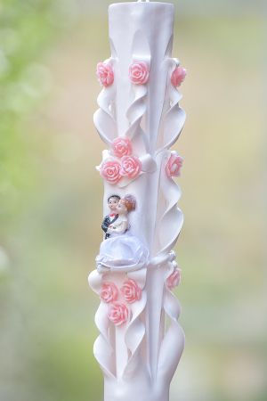 Lumanari sculptate albe, cu figurina miri, cu trandafirasi din ceara colorata - roz