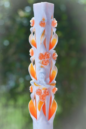 Lumanari botez sculptate, miez colorat, cu figurina din ceara,  trandafirasi din ceara -  portocaliu