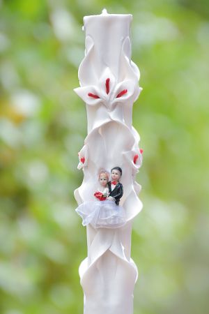 Lumanari nunta sculptate 4 coloane, cu cale din ceara si pistil rosu , cu figurina