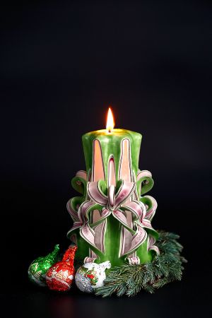 Lumanare decorativa sculptata - model Bouquet cu exterior verde