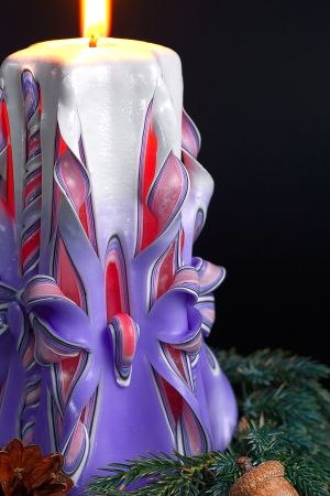 Lumanare decorativa sculptata - modelul "Regasire" cu exterior lila