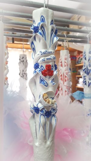 Lumanari botez sculptate, irizatie de culoare, cu figurina bebelus,   trandafirasi din ceara - bleumarin  si ivory