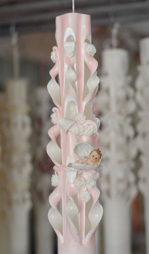 Lumanari botez sculptate, exterior colorat roz,  cu figurina bebelus,  trandafirasi din ceara albi