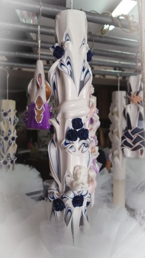 Lumanari botez sculptate, irizatie gri si bleumarin cu figurina din ceara,  trandafirasi din ceara uni bleumarin