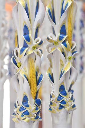 Lumanari sculptate 5 coloane, miez albastru cu irizatie galbena, cu spice si mini floarea soarelui
