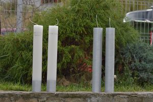 Lumanari botez cilindru diametru de 7cm, inaltime de 40cm  cu baza texturata argintie