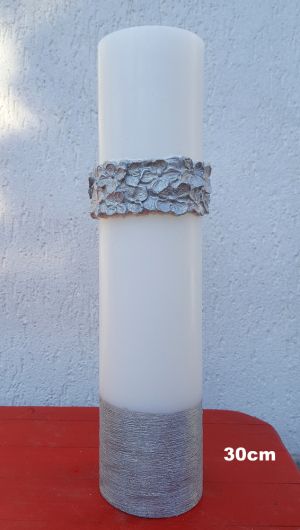 Lumanare cilindru diametru de 7cm, inaltime de 30, 40 sau 50cm - cu brau din hortensii si baza creponata -argintiu