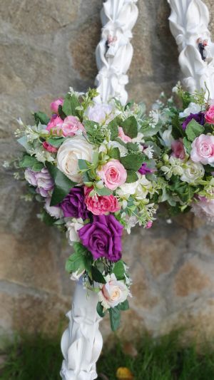 Lumanari nunta  cu aranjament din flori artificiale